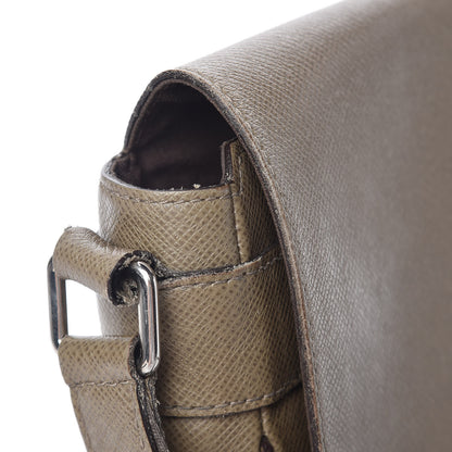 Louis Vuitton Taiga Roman PM Messenger Oural 26 of 27