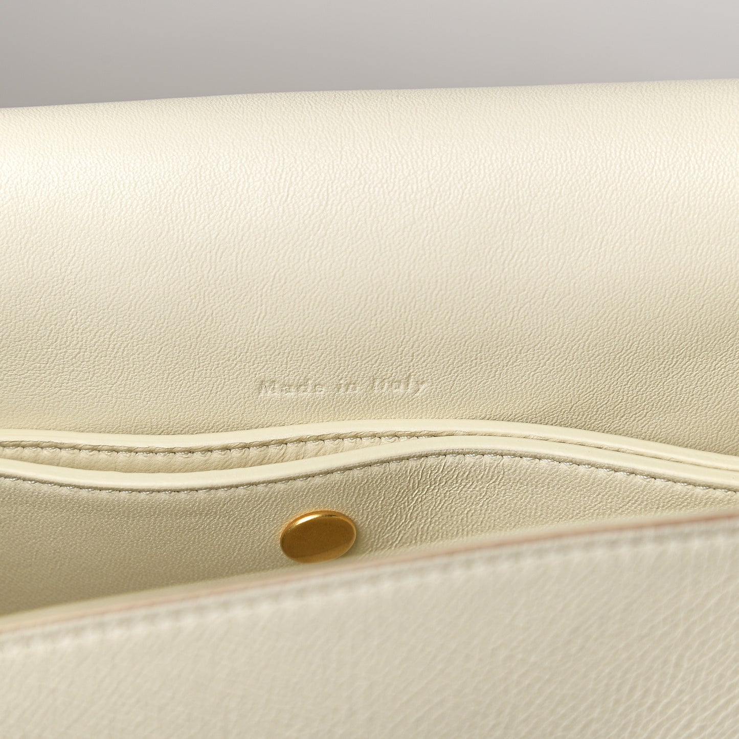 Grained Calfskin Medium Trotteur White