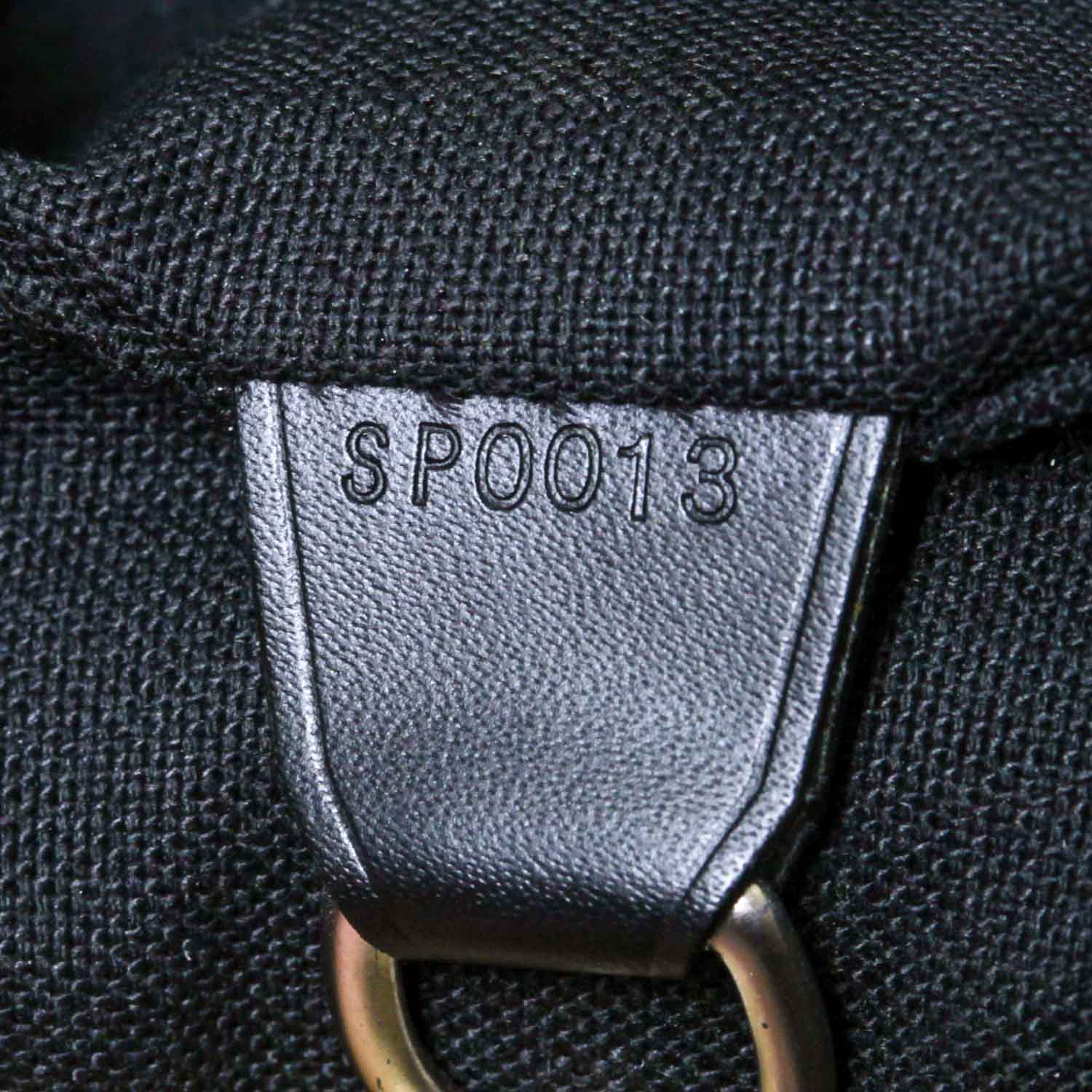 Louis Vuitton Taiga Dersou Messenger Bag 7 of 8