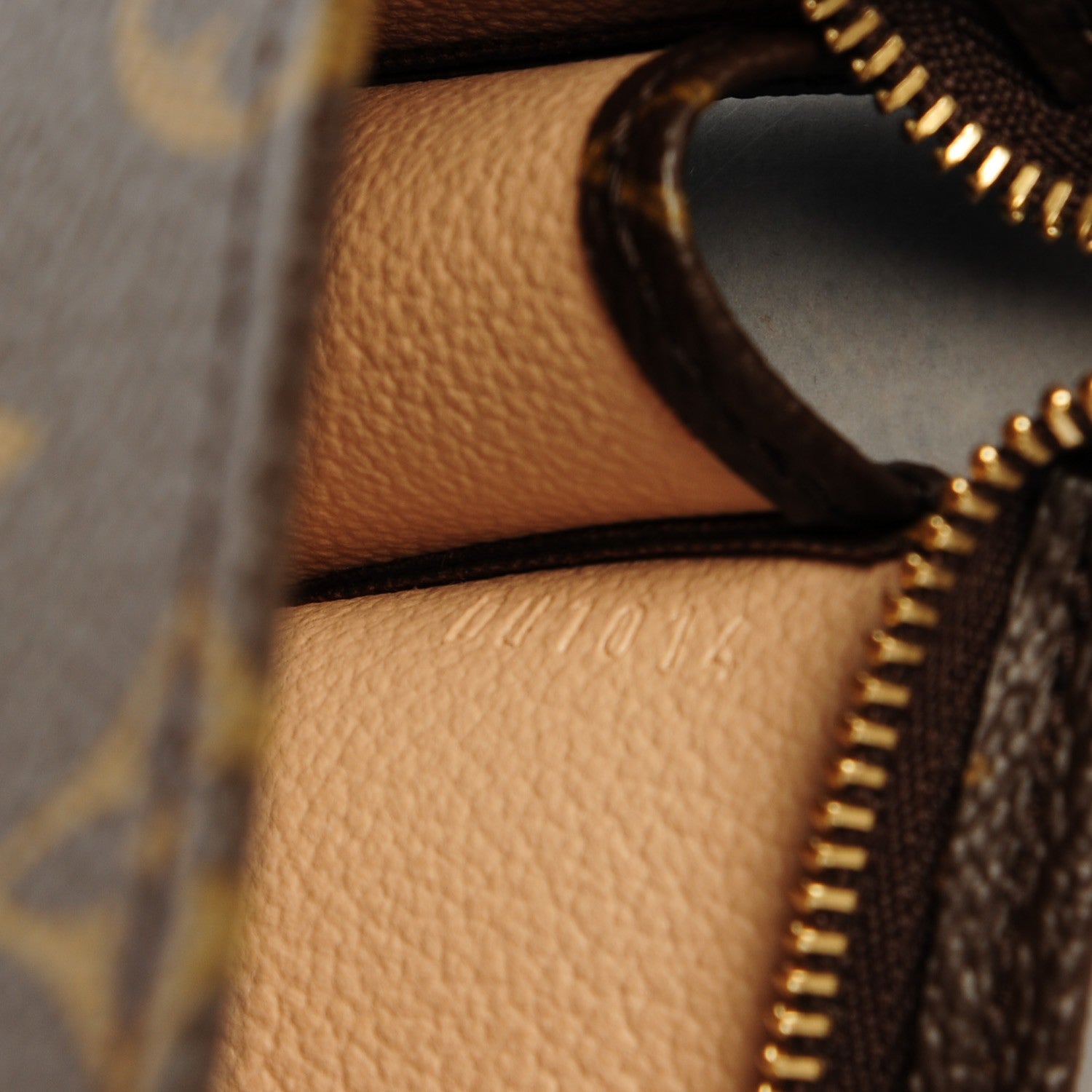 Louis Vuitton Monogram Toiletry Pouch 15 6 of 7