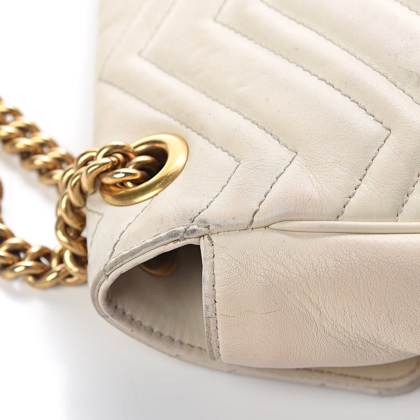 Calfskin Matelasse Medium GG Marmont Shoulder Bag White