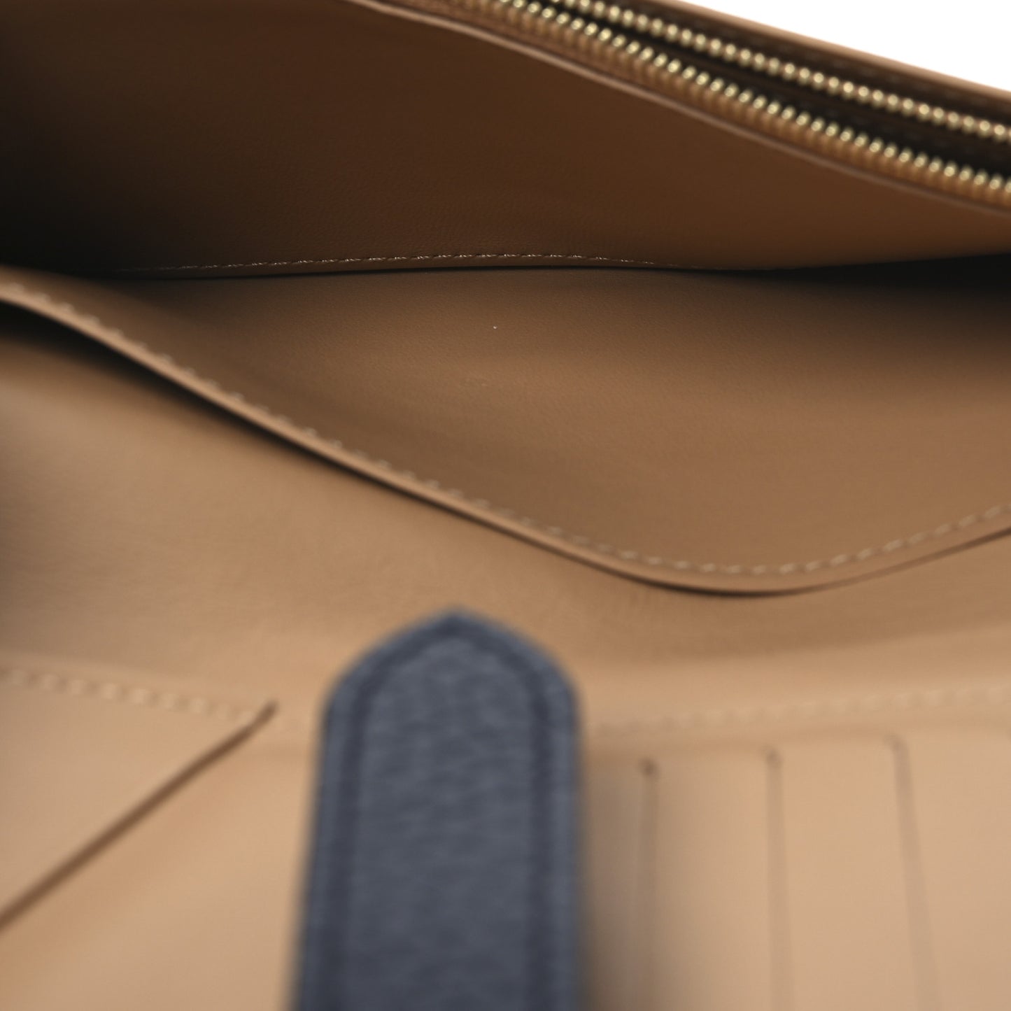 Taurillon LV Vertical Capucines Wallet Black Arizona