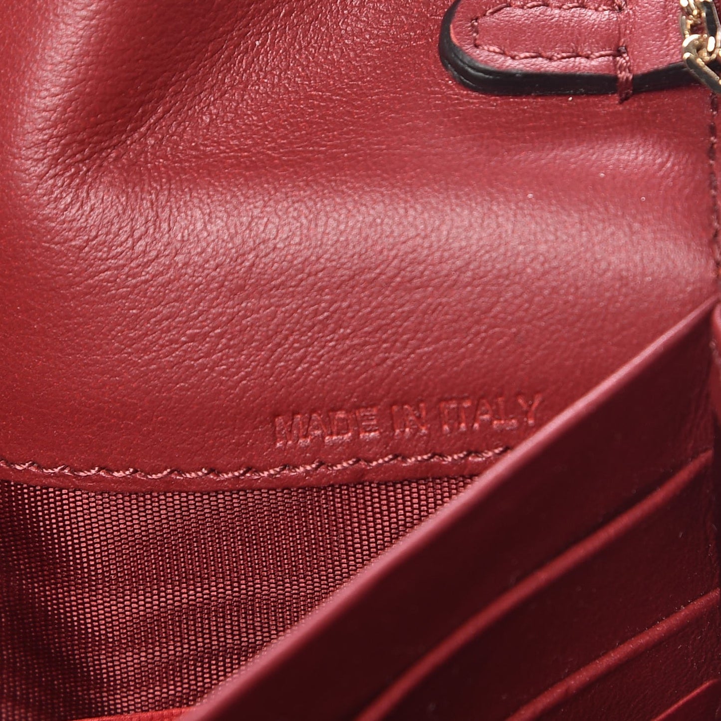 Vitello Rockstud Crossbody Wallet On Chain Rubino