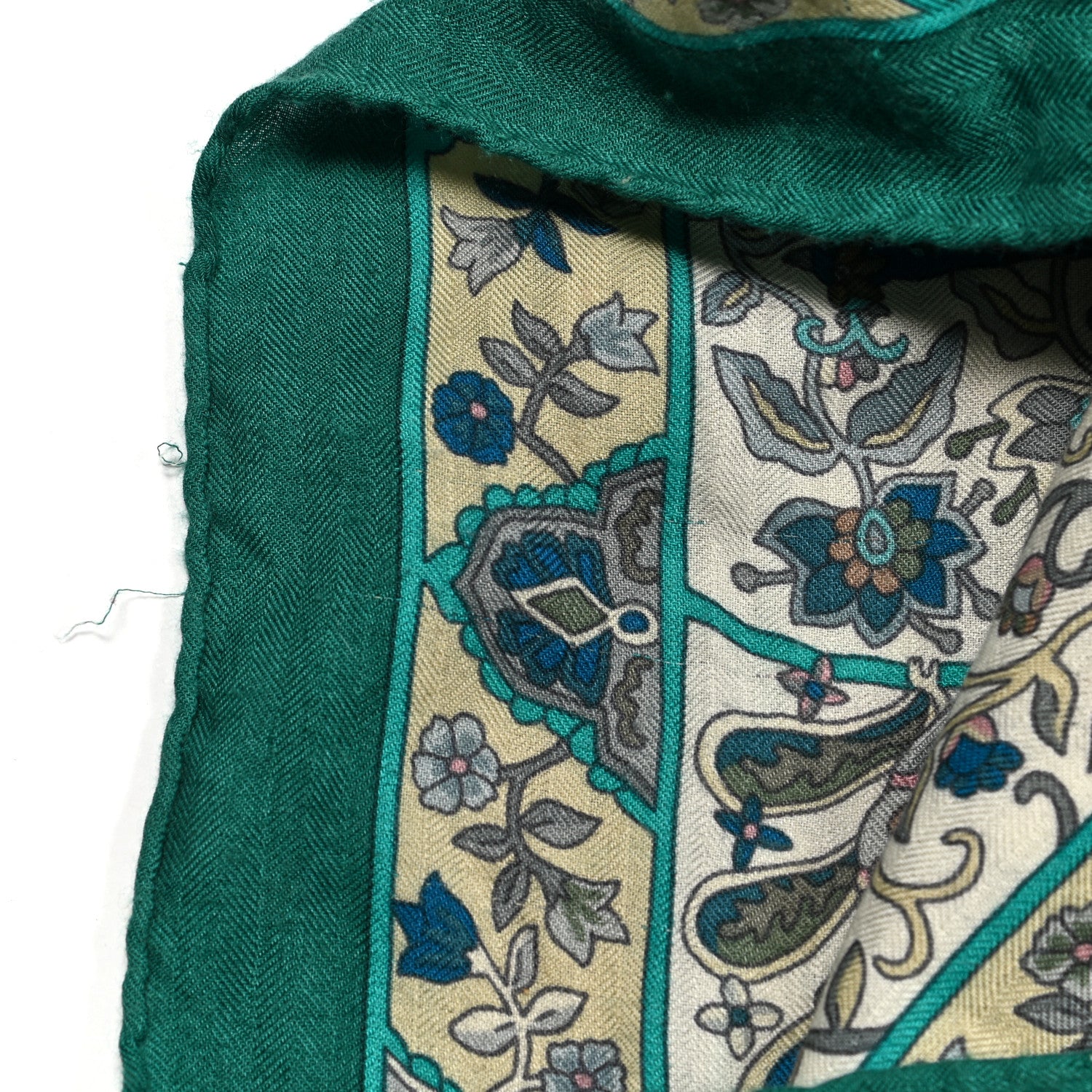 Hermes Cashmere Silk Au Pays Des Oiseaux Fleurs Shawl 140 Vert White Turquoise 9 of 9
