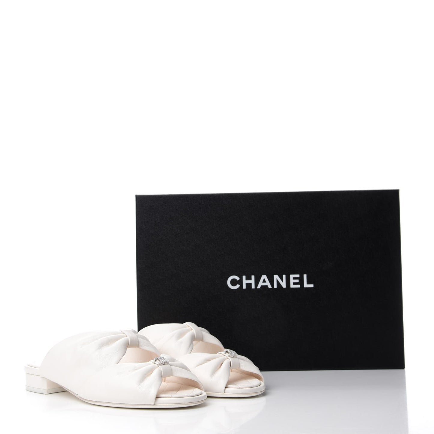 Lambskin Pearl Bow CC Flat Sandals 36.5 White