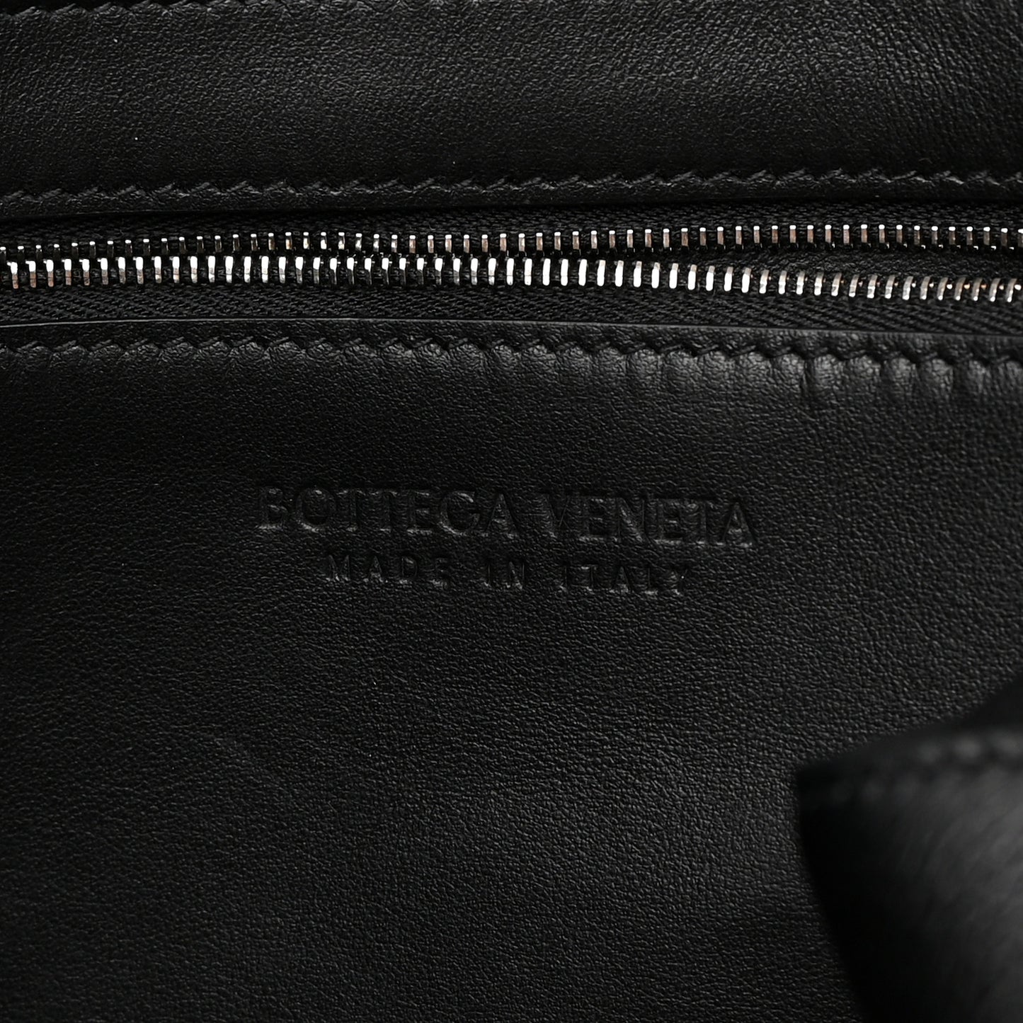 Calfskin Maxi Intrecciato Arco Black