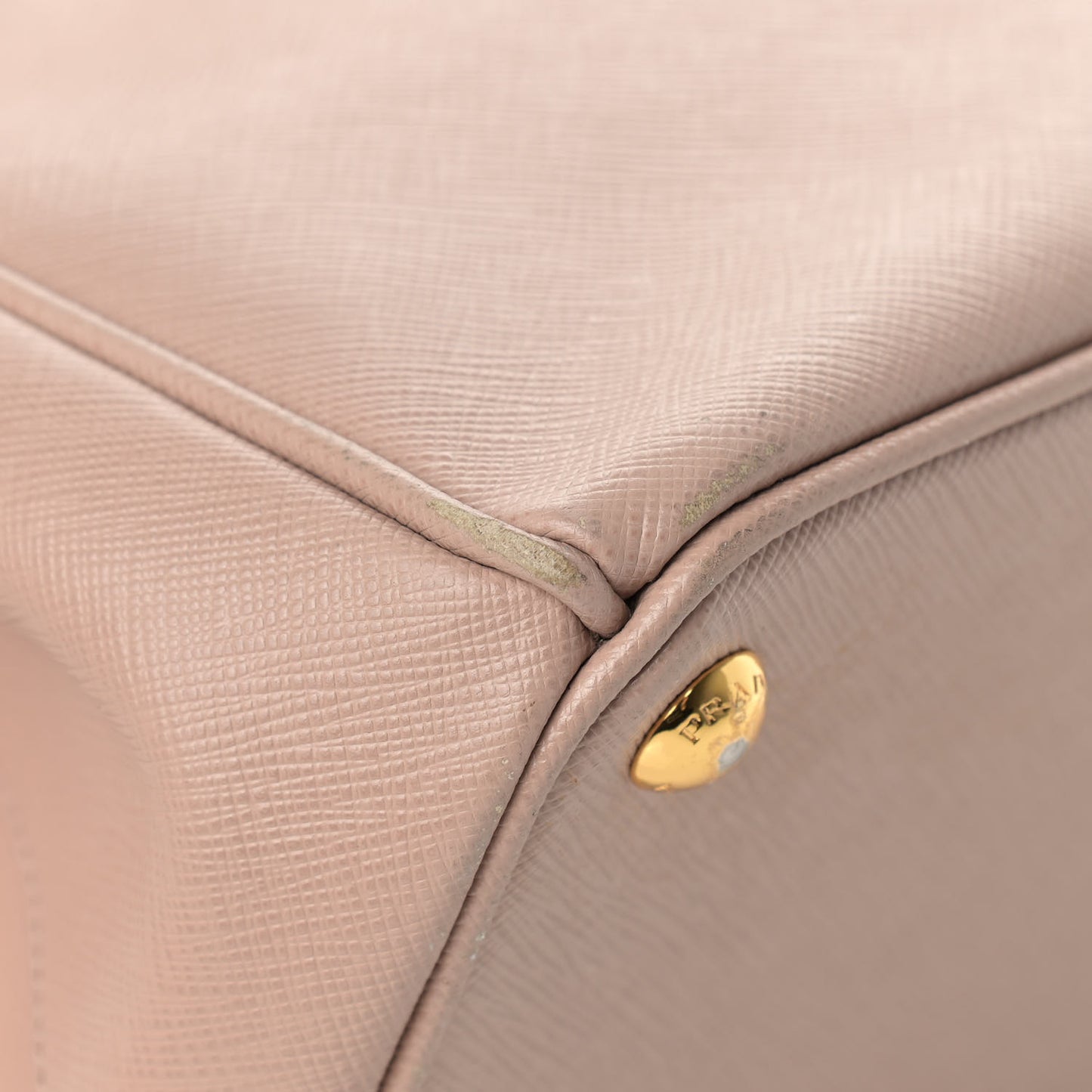 Saffiano Medium Galleria Double Zip Tote Cammeo