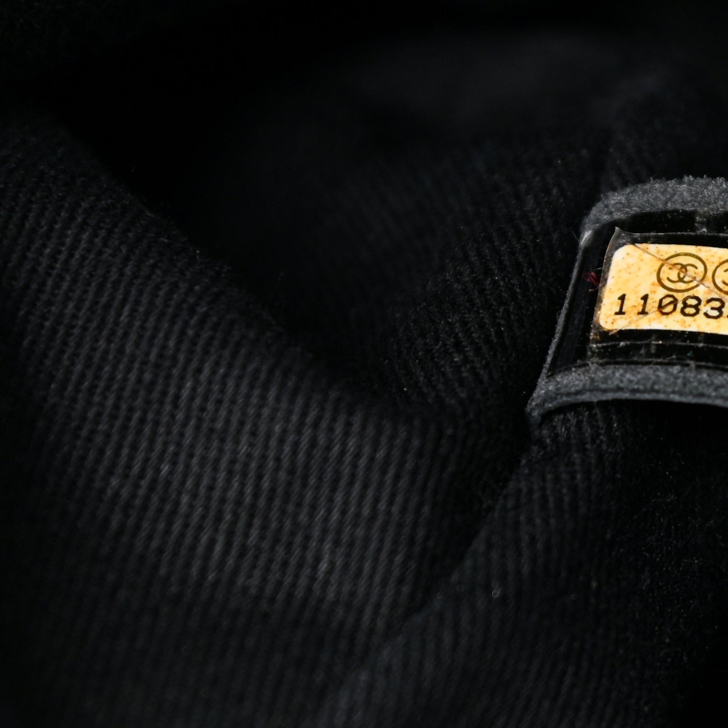 Caviar Diagonal Ligne Tote Black