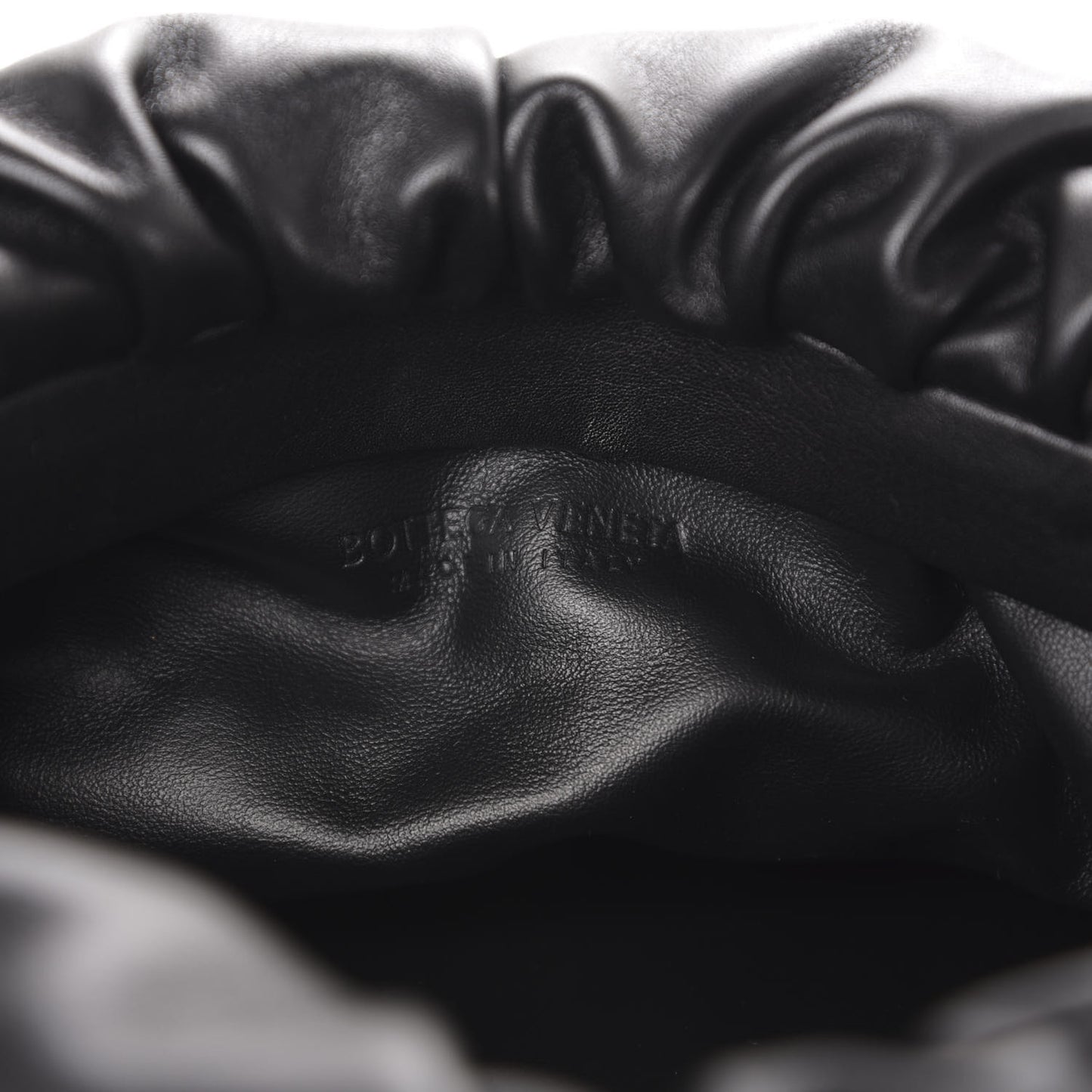 Calfskin The Pouch Chain Black