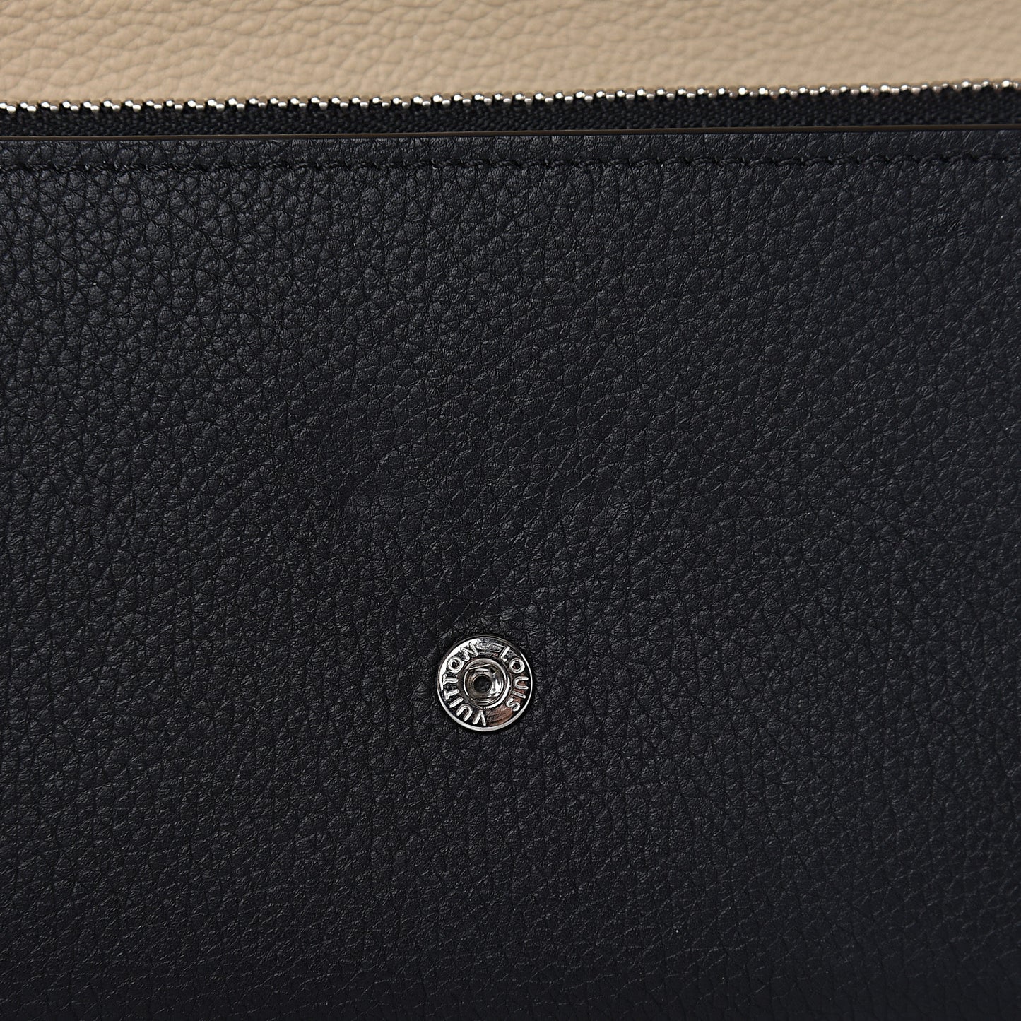 Calfskin Lockme II Wallet Vanille Black