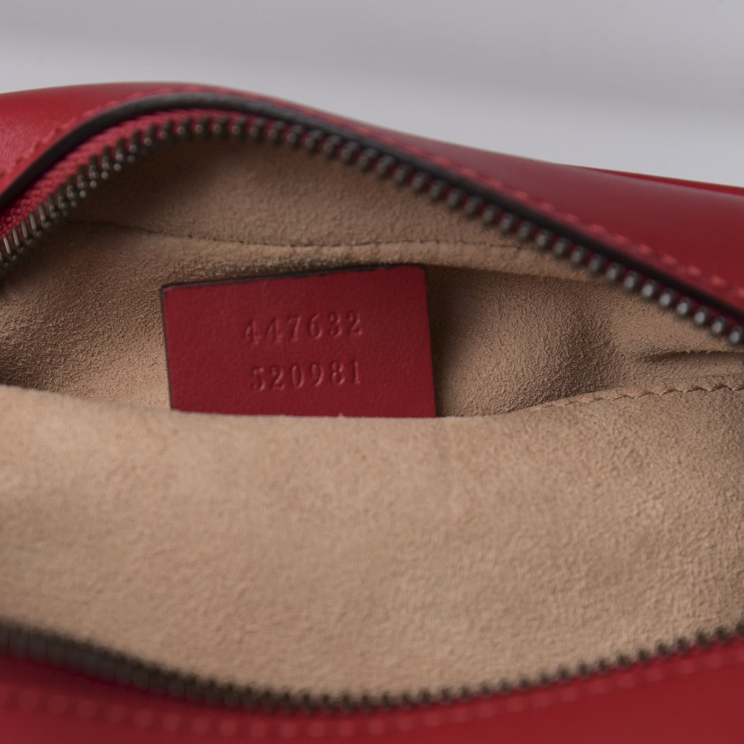 Calfskin Matelasse Small GG Marmont Chain Shoulder Bag Hibiscus Red