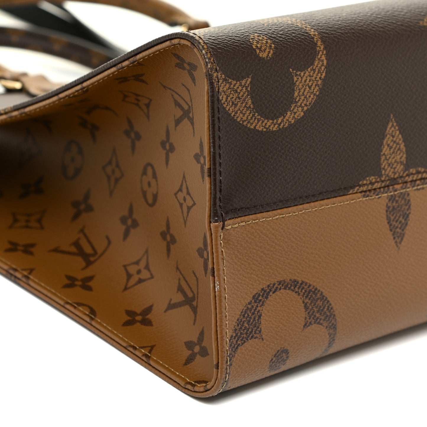 Reverse Monogram Giant Onthego MM