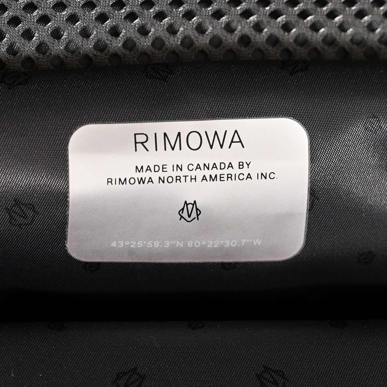 Rimowa Gloss Polycarbonate Essential Trunk Petal Pink 5 of 14