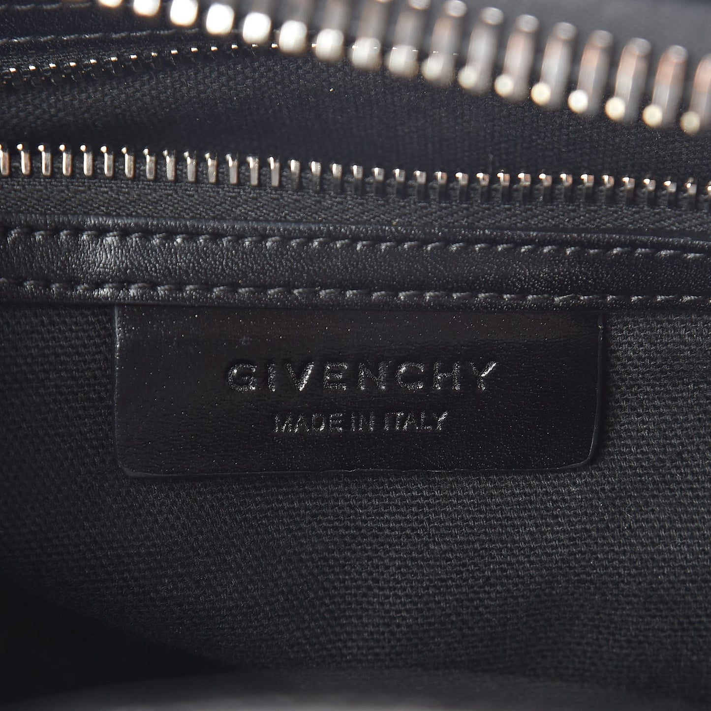 Shiny Lord Calfskin Medium Antigona Black