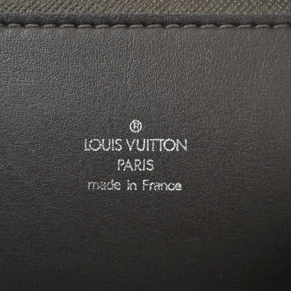 Louis Vuitton Taiga Lozan Grizzli 7 of 7