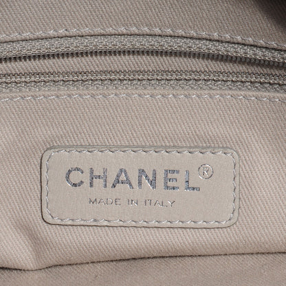 Chanel Iridescent Calfskin Country Chic Hobo Black 6 of 7