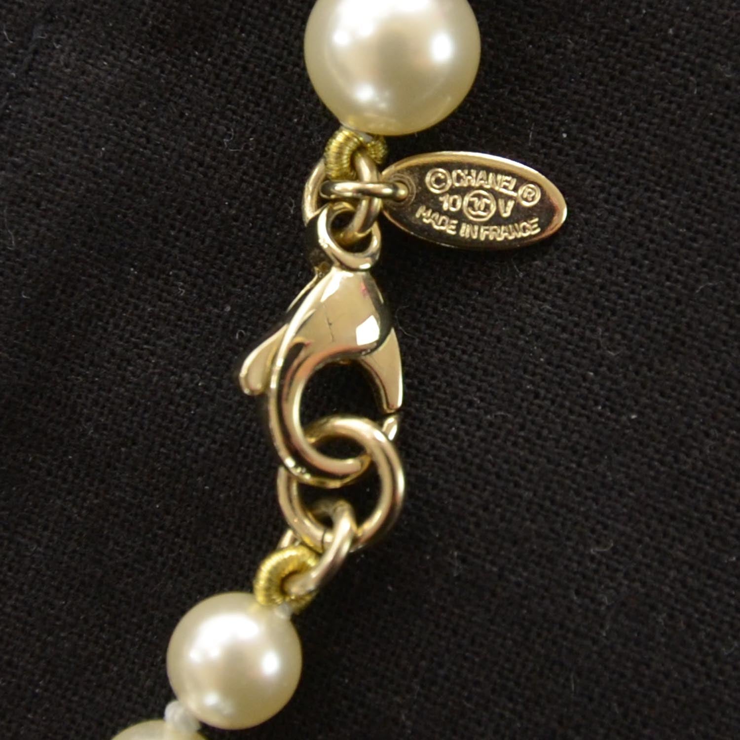 Chanel Classic CC Graduated Pearl Necklace 5 of 5