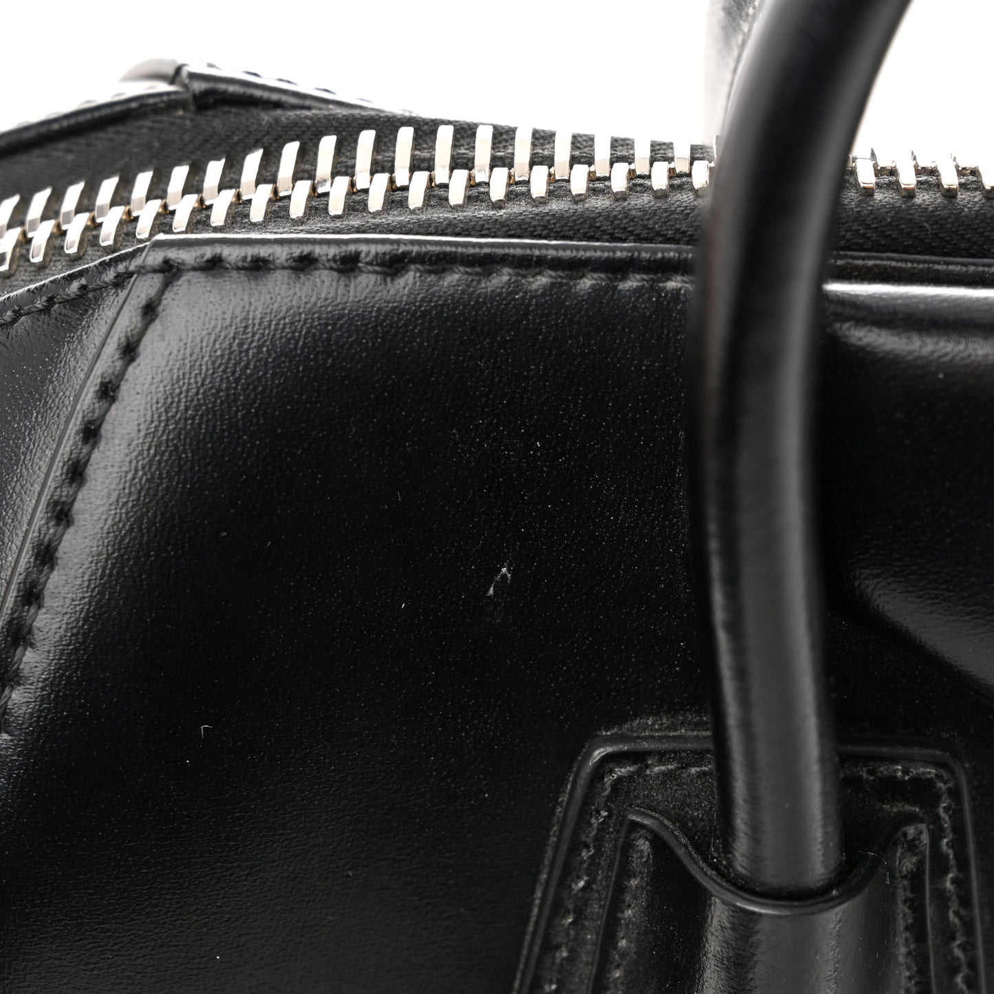 Shiny Lord Calfskin Medium Antigona Black