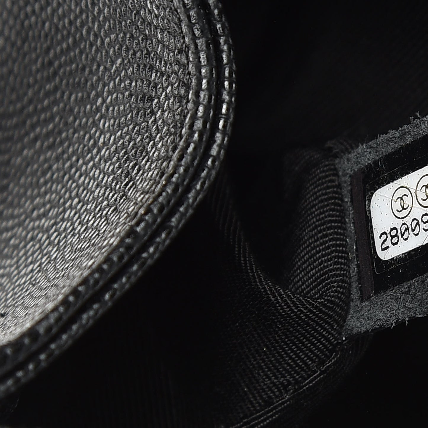Caviar Quilted Medium Boy Flap Black