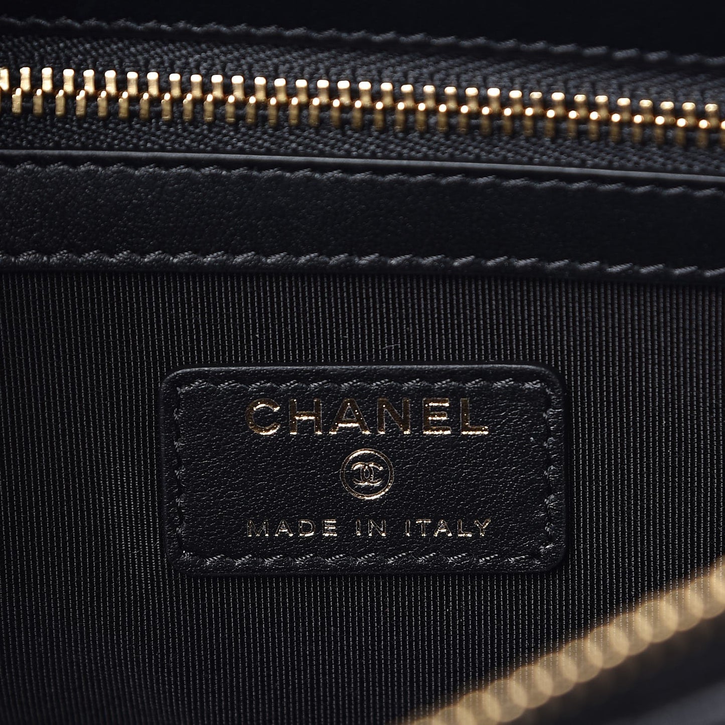 Crackled Calfskin Chevron Quilted Medium Cosmetic Case Black