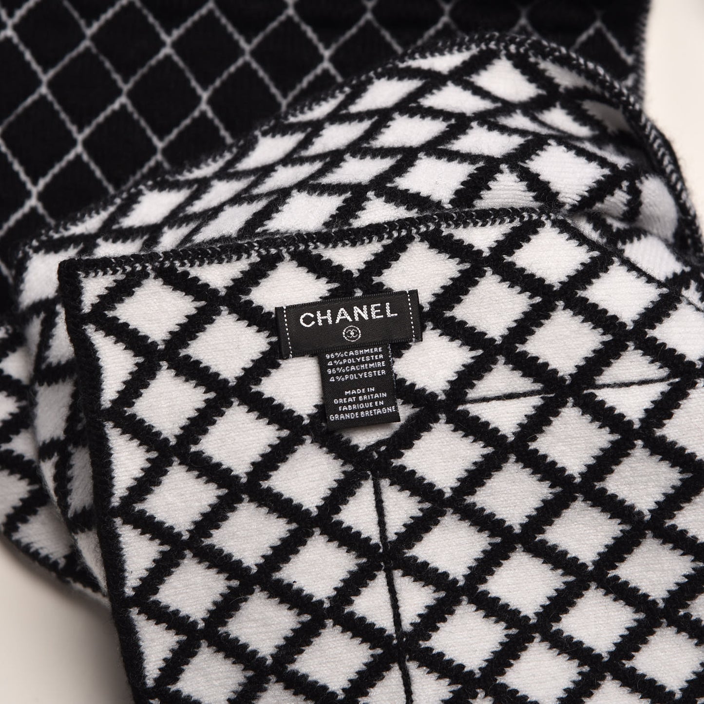 Cashmere CC Pocket Scarf Black White