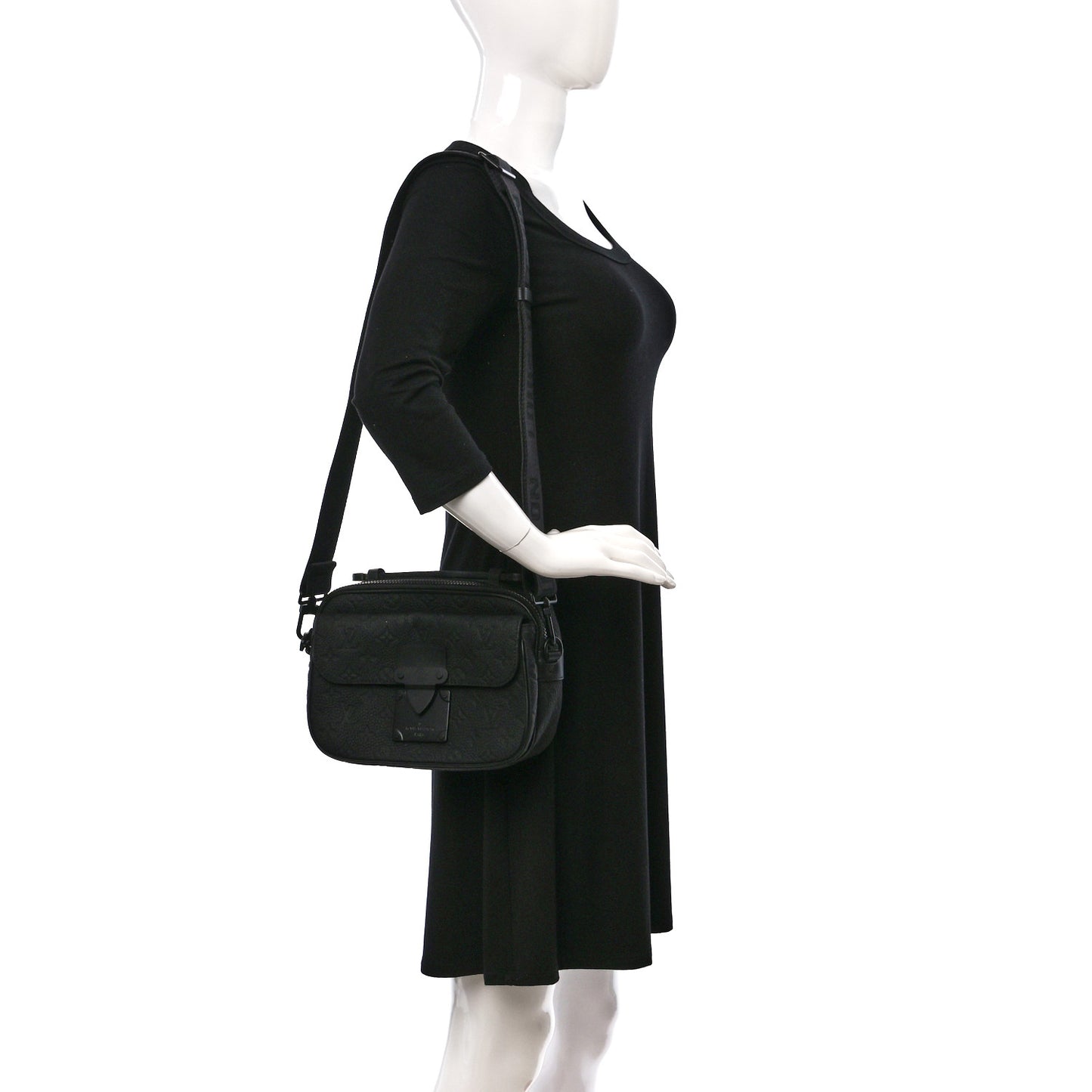 Taurillon Monogram S Lock Messenger Black