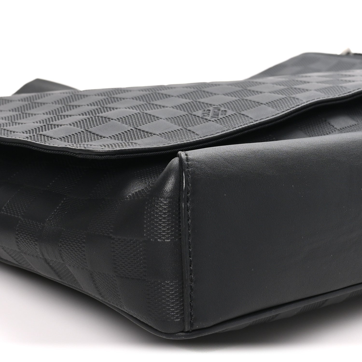 Louis Vuitton Damier Infini District MM Onyx 8 of 9