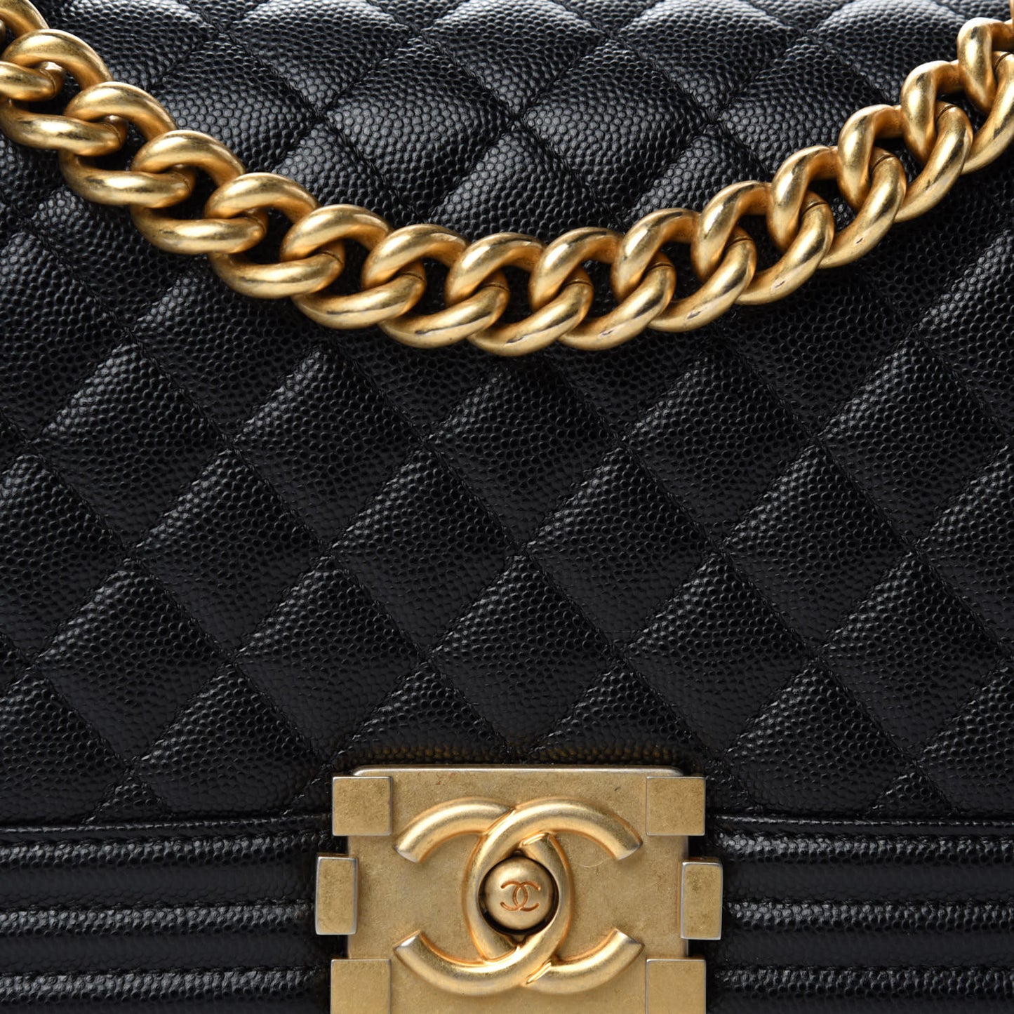 Caviar Quilted Medium Boy Flap Black