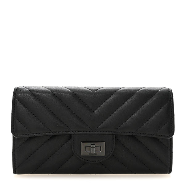 CHANEL サイズ表記「37 C」23.5センチ程度　ブラック シフォン Chanel Sheepskin Chevron Quilted Reissue Large Gusset Flap Wallet