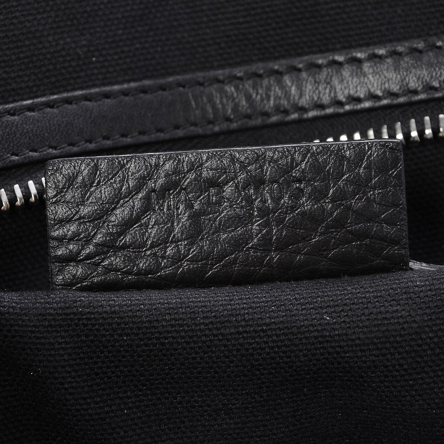 Waxy Grained Calfskin Medium Nightingale Black