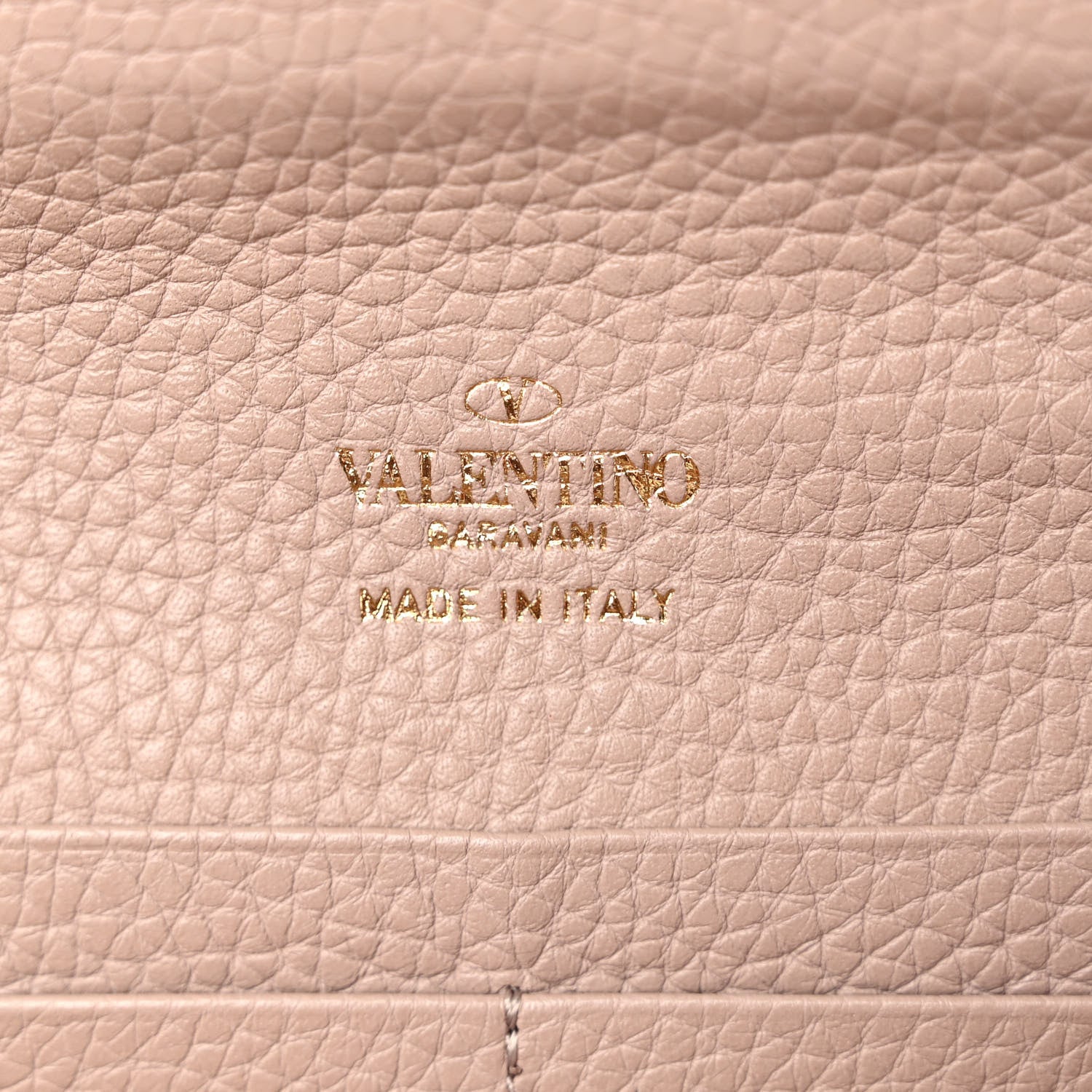 Valentino Garavani Pebbled Calfskin Rockstud Flip Lock Wallet On Chain Poudre 6 of 10