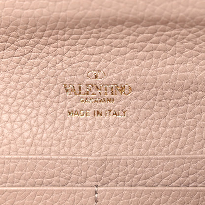 Valentino Garavani Pebbled Calfskin Rockstud Flip Lock Wallet On Chain Poudre 6 of 10