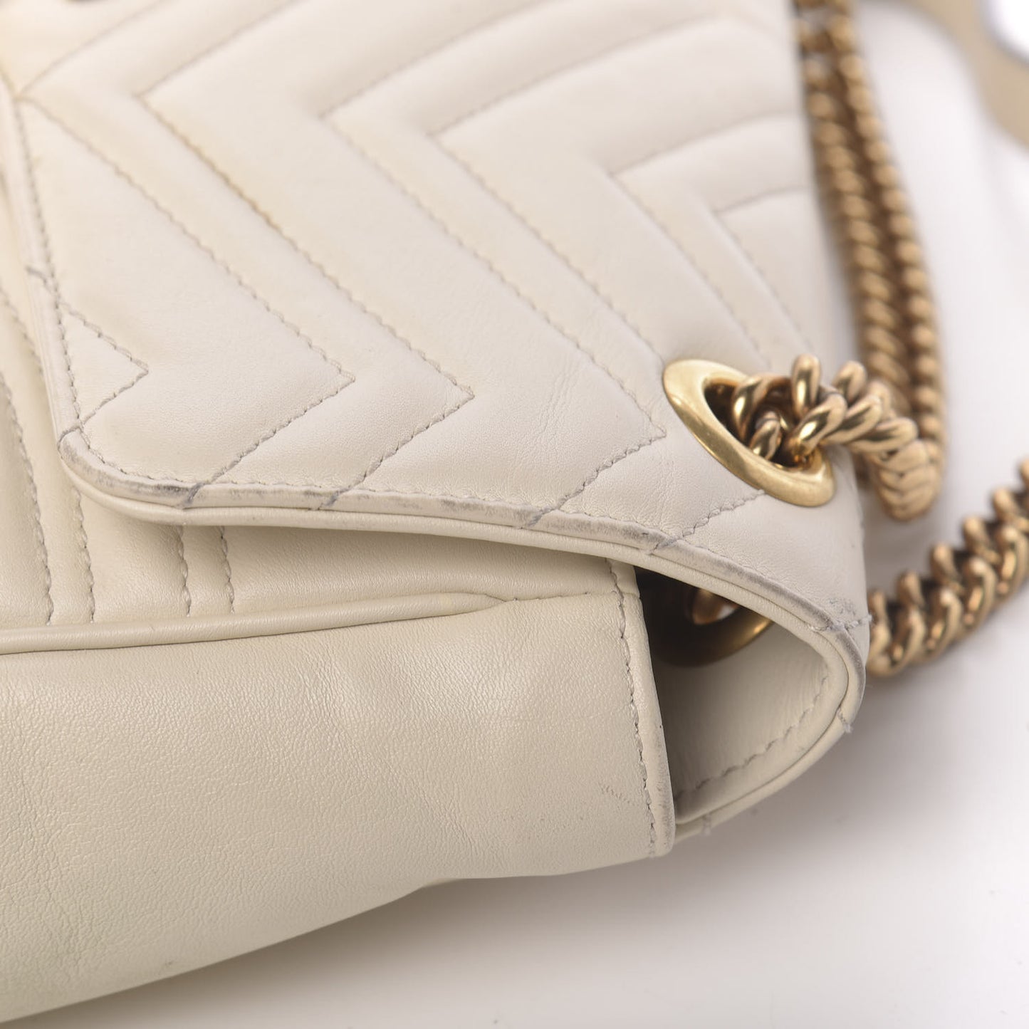 Calfskin Matelasse Medium GG Marmont Shoulder Bag White