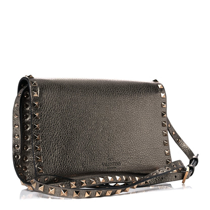 Valentino Garavani Metallic Pebbled Calfskin Medium Rockstud Flip Lock Crossbody Bag Sasso 3 of 14