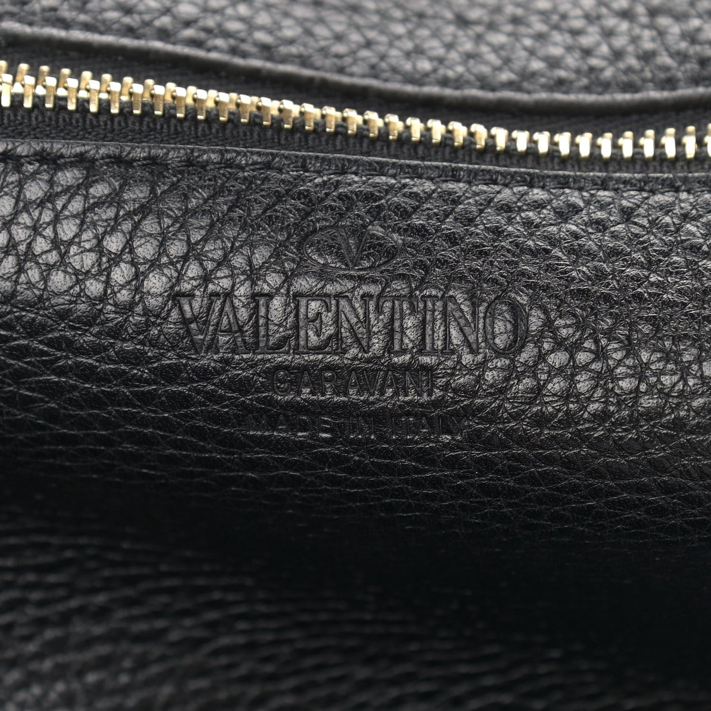Pebbled Calfskin Medium Rockstud Tote Black