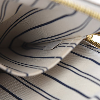 Louis Vuitton Empreinte Marais MM Neige 7 of 27