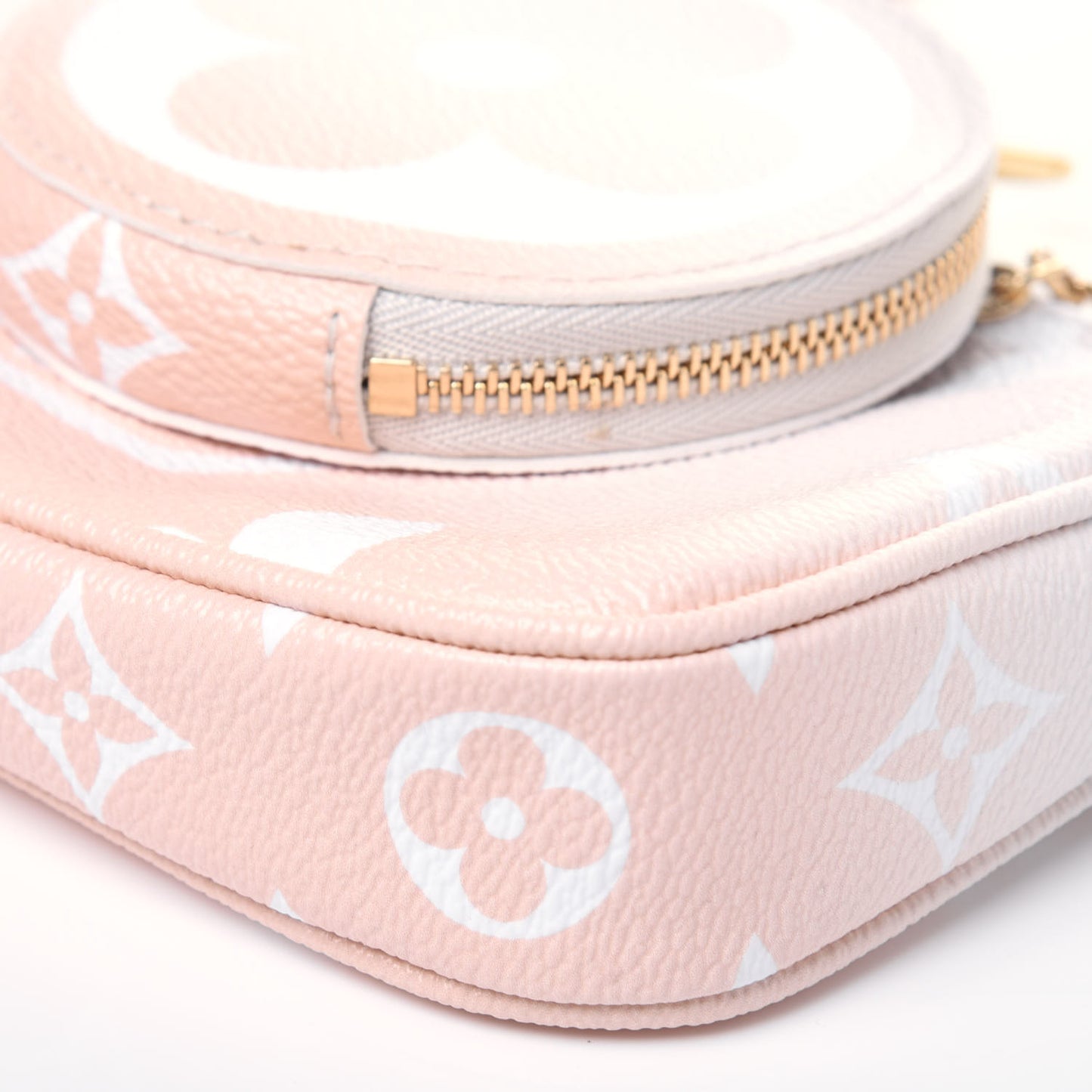 Monogram Giant By The Pool Multi Pochette Accessories Brume