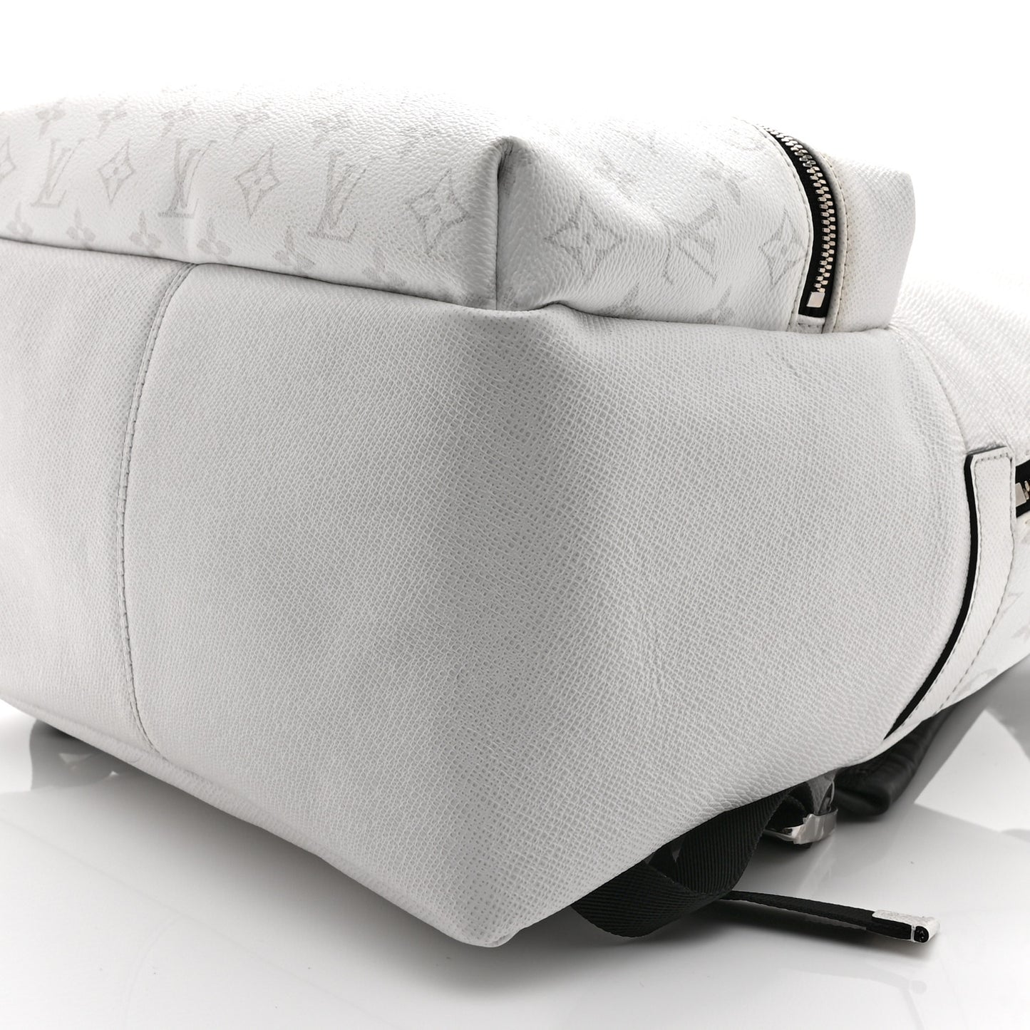 Taiga Monogram Discovery Backpack PM White