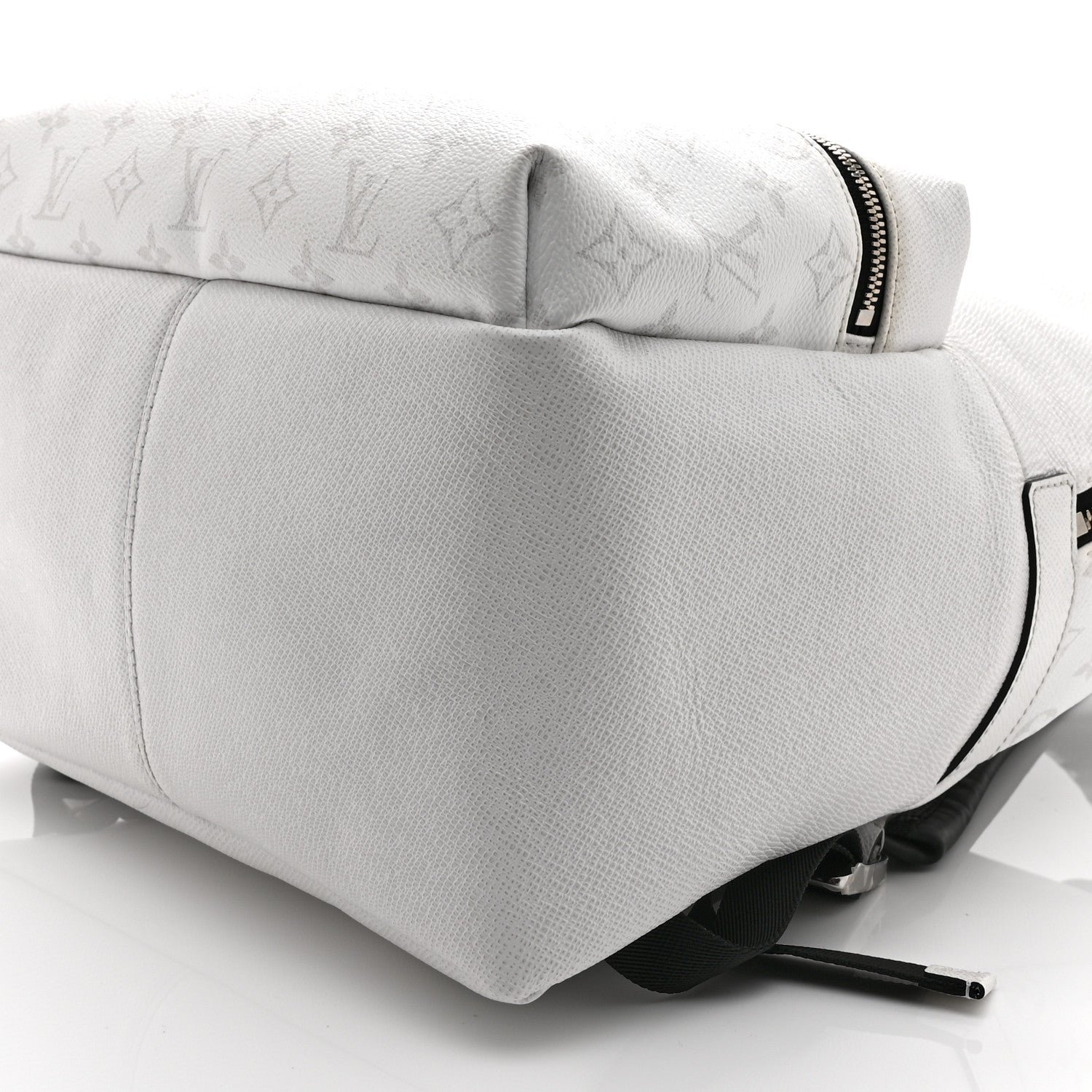 Louis Vuitton Taiga Monogram Discovery Backpack PM White 9 of 9