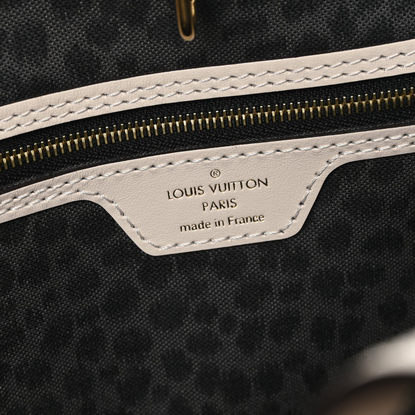 Monogram Giant Wild at Heart Neverfull MM Creme
