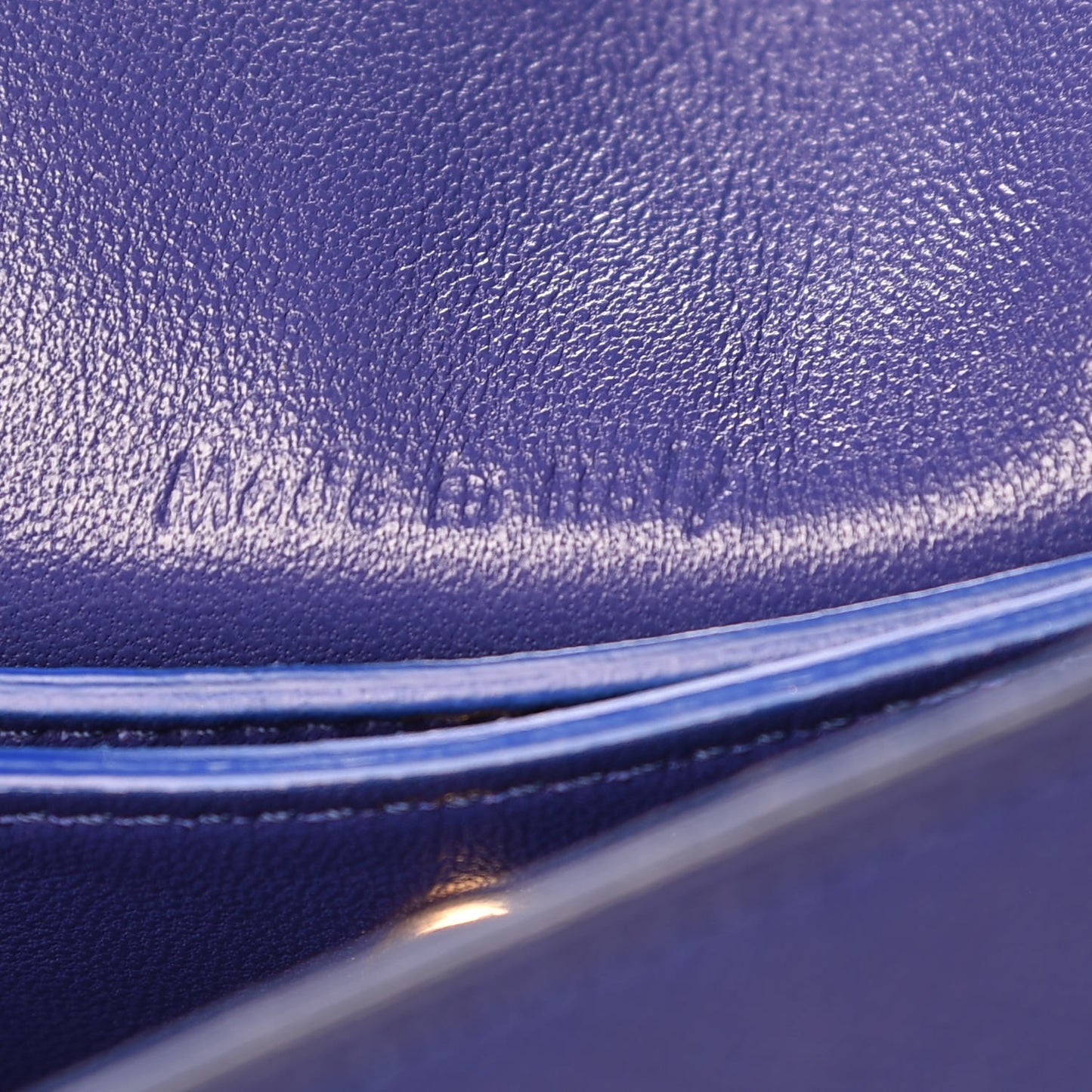 Grained Calfskin Medium Trotteur Indigo