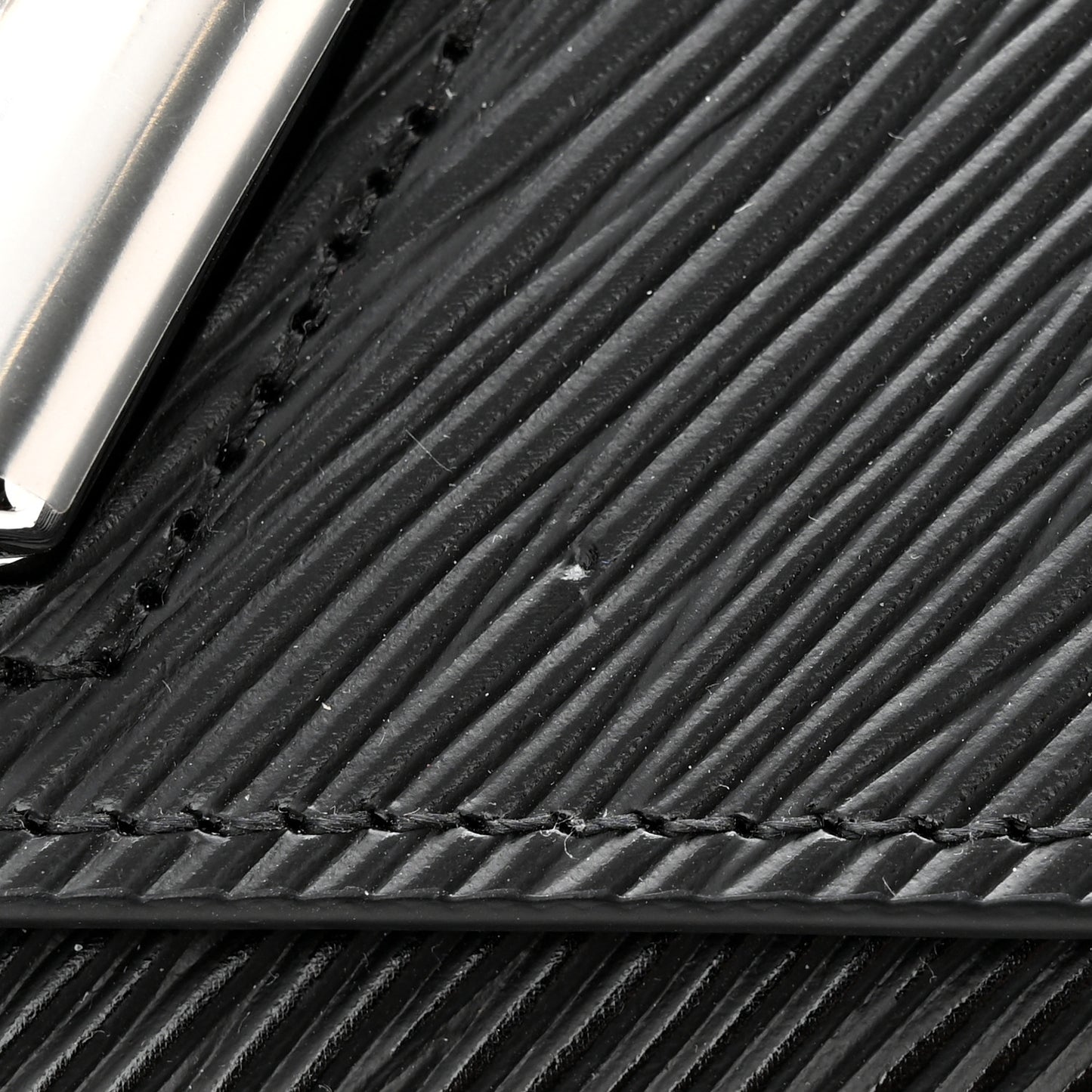 Epi Twist Chain Wallet Black