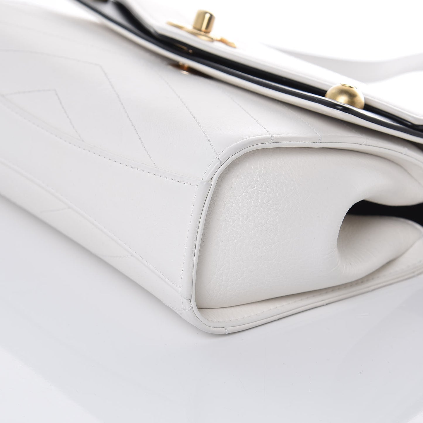 Calfskin Chevron Quilted Casual Trip Flap White