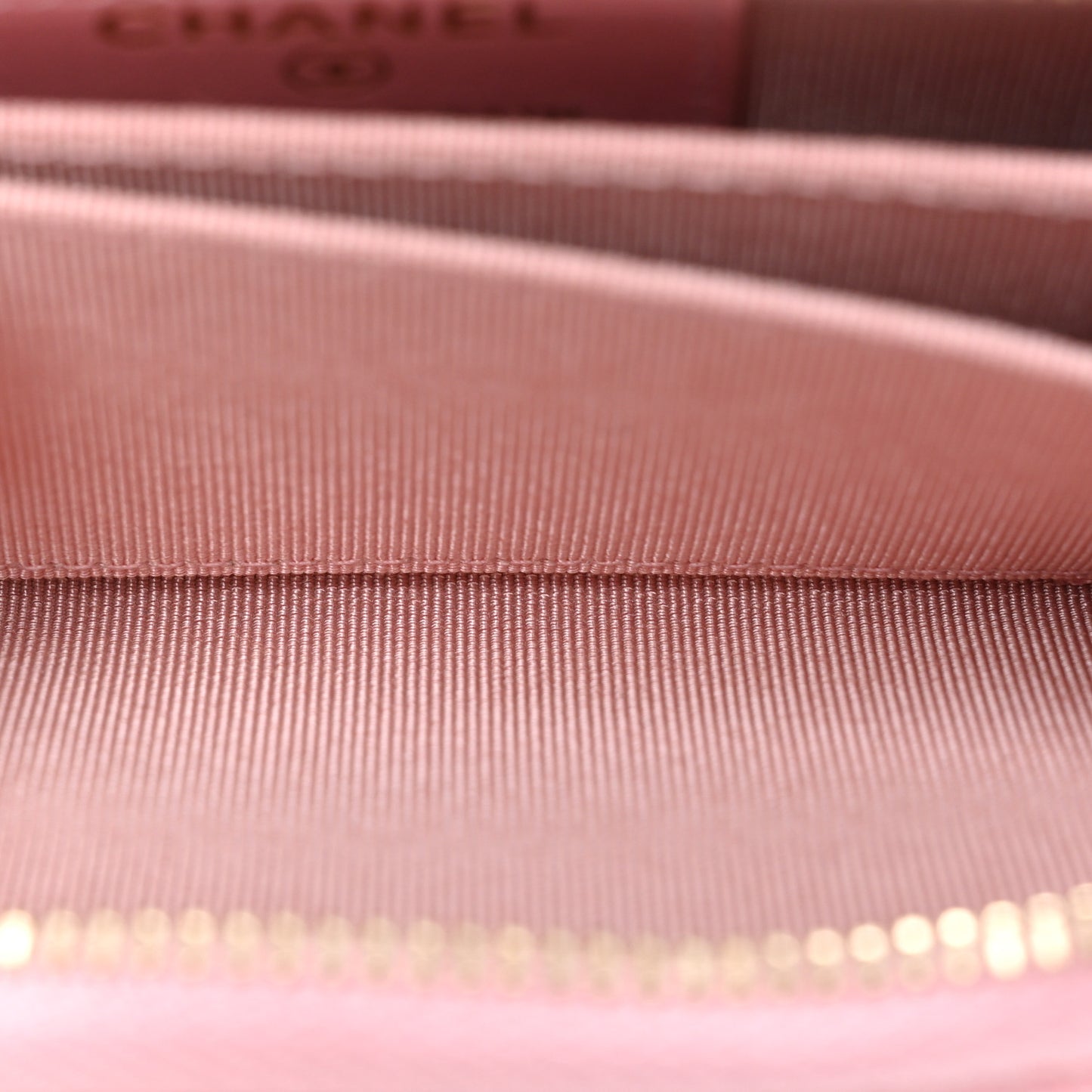Iridescent Caviar Quilted Zip Coin Purse Pink