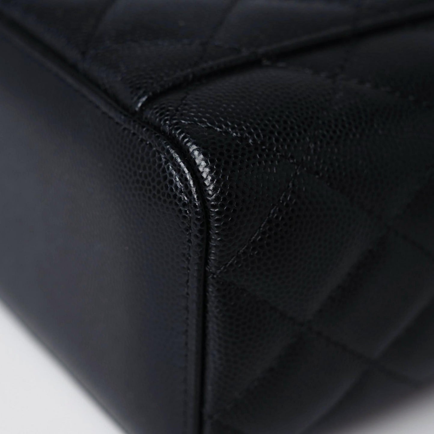 Caviar Quilted Small Vanity Case With Chain Black