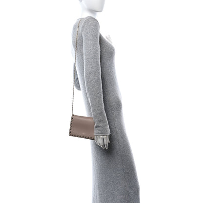 Valentino Garavani Pebbled Calfskin Rockstud Wallet On Chain Poudre 3 of 9