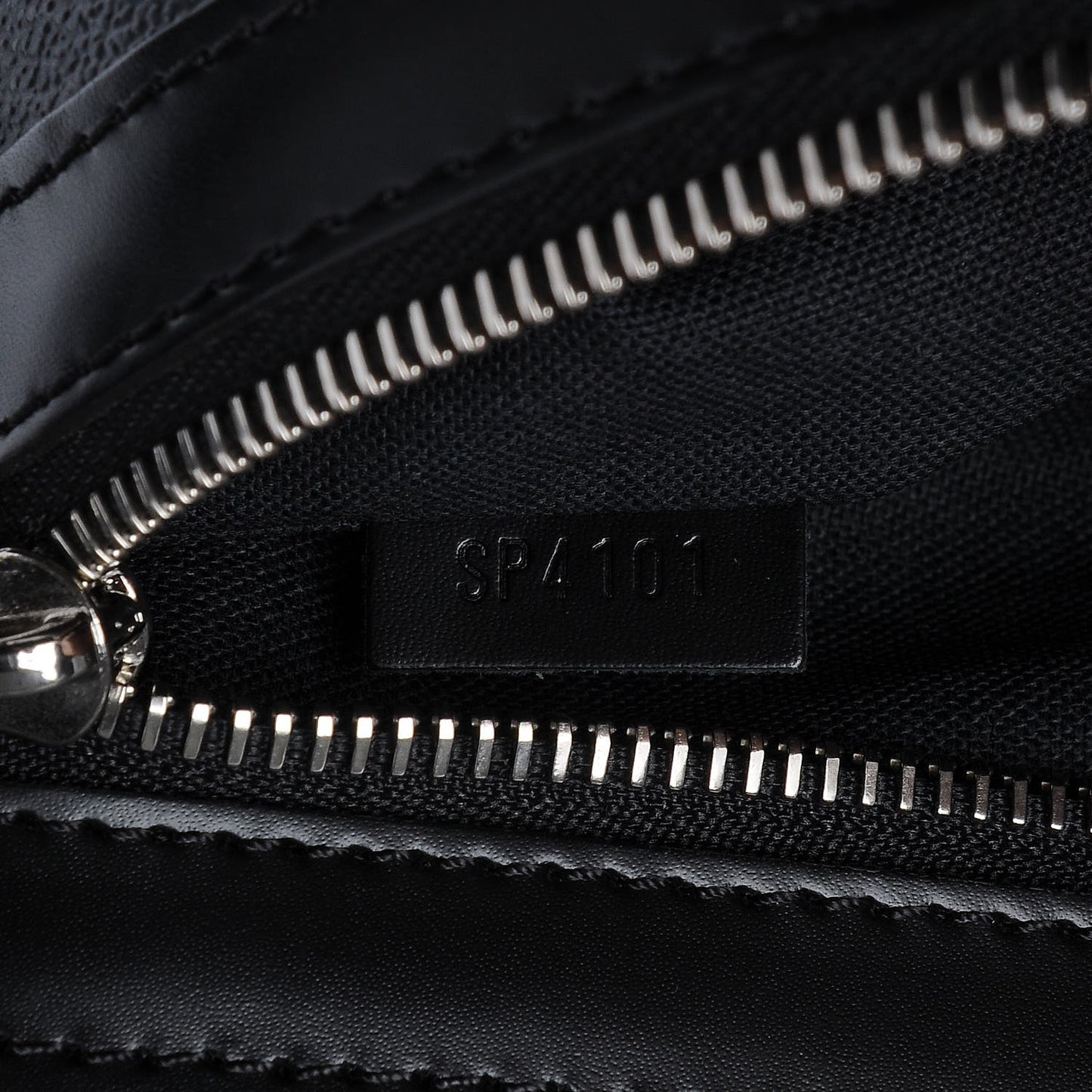 Damier Graphite District MM