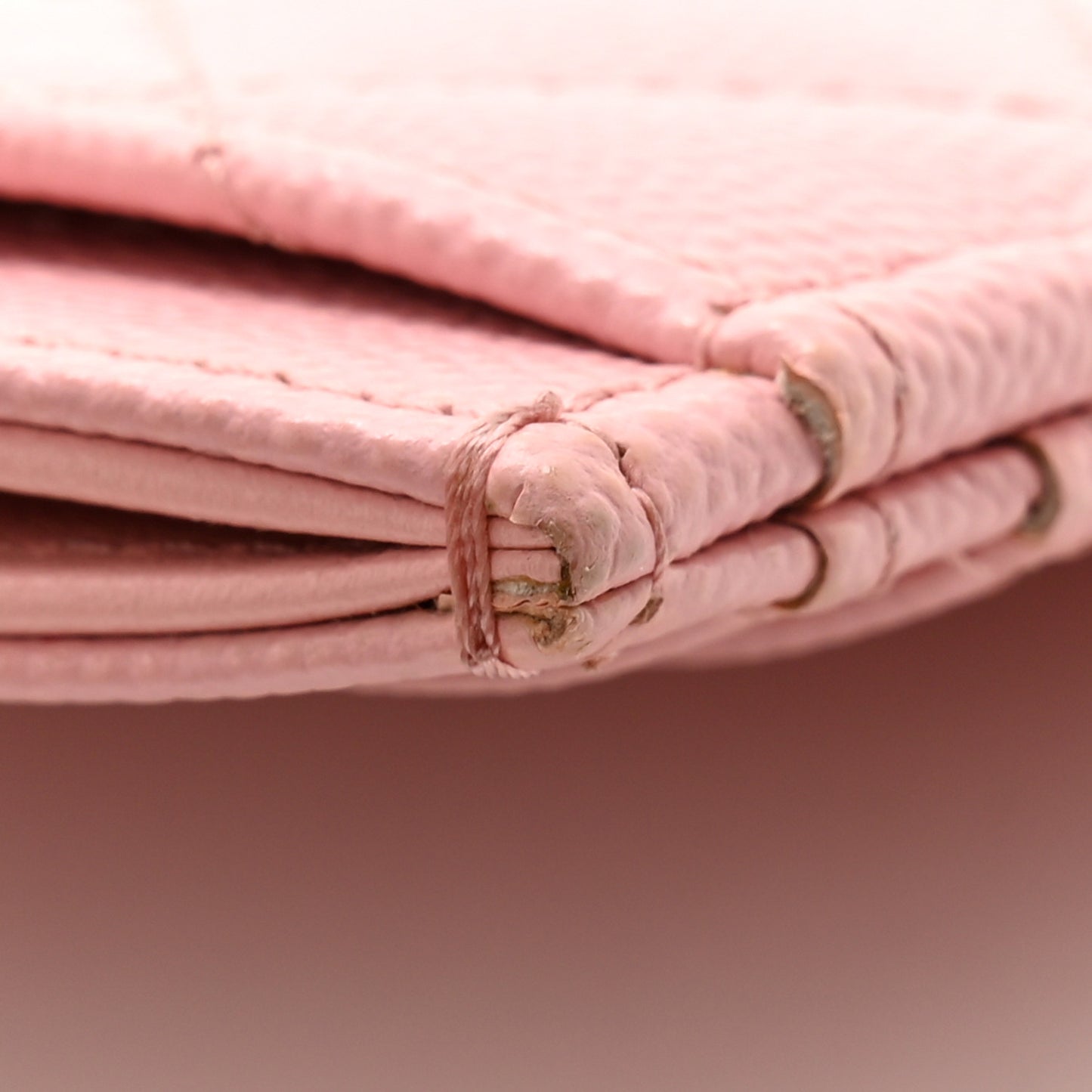 Caviar Quilted Card Holder Pink