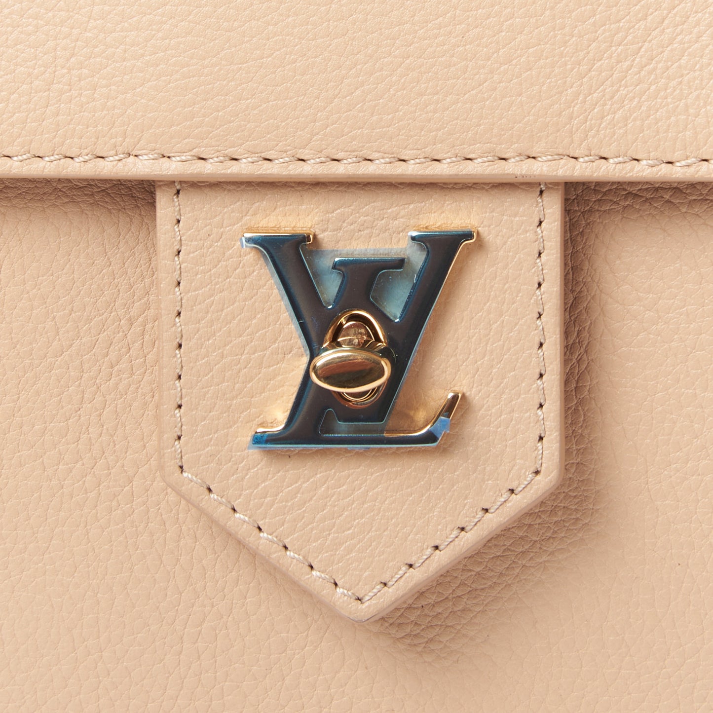 Calfskin Lockme PM Dune