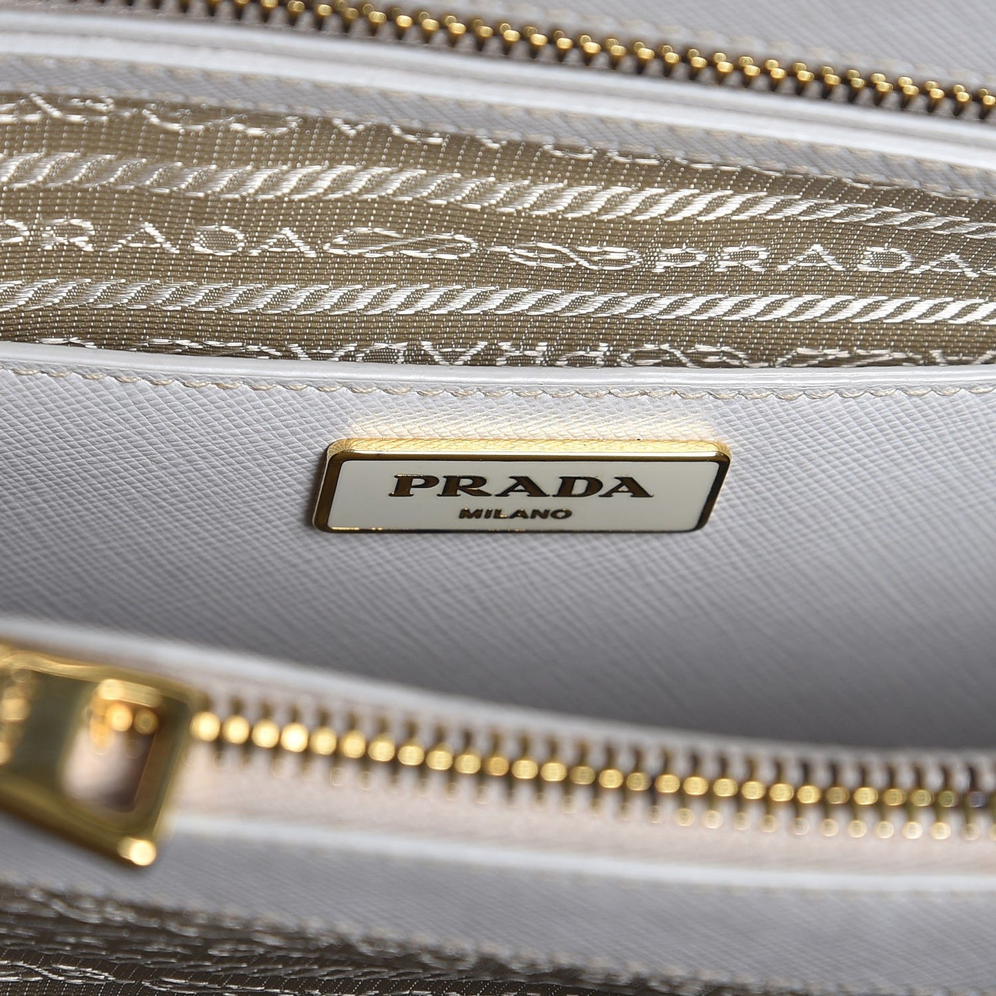 Saffiano Lux Medium Promenade Tote Talco